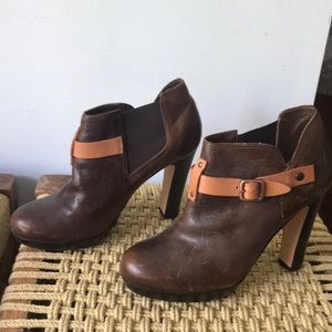 Ugg Brown genuine leather sheep wool lining 4 inch heel ankle boot size 9